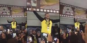 ‘İsyan’ıyla Fenerbahçe taraftarını coşturdu!