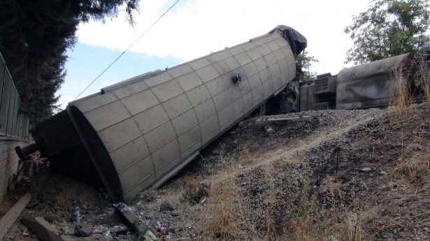 Elazığ'da trenler çarpıştı!