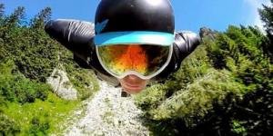 2500 metreden wingsuit atlayışı nefes kesti