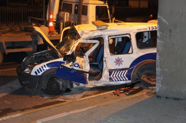 Polis aracı kaza yaptı: 1 şehit, 2 yaralı