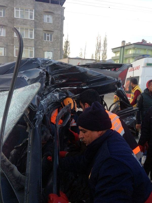Ağrı'da feci kaza: 7 ölü, 1 yaralı var