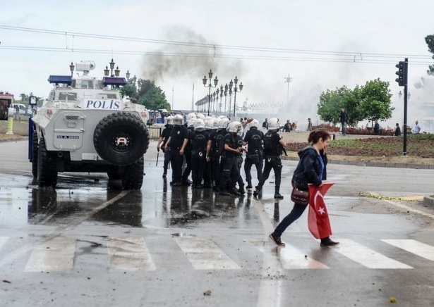 HDP mitinginde tehlikeli gerginlik!