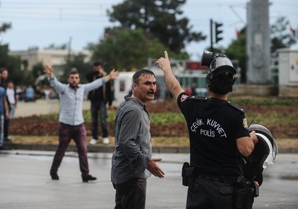 HDP mitinginde tehlikeli gerginlik!