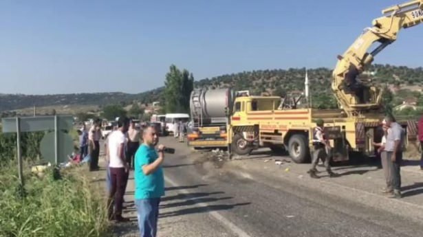 Manisa'da feci kaza: 15 ölü