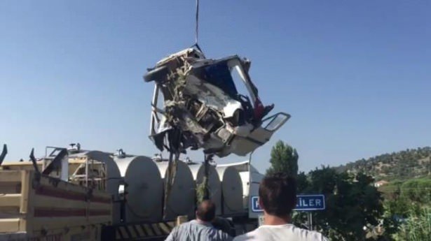 Manisa'da feci kaza: 15 ölü