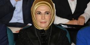 Sare Davutoğlu’ndan Emine Erdoğan’a tebrik telefonu