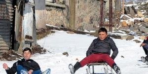 Sarıkamışlı çocuklar karla sevindi