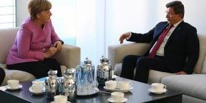 Başbakan Davutoğlu Almanya’da resmi törenle karşılandı