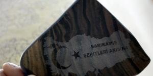 Ekmeklerini Volkanik camdan çıkartıyorlar