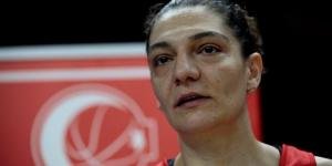 Nevriye Yılmaz basketbolu bıraktı